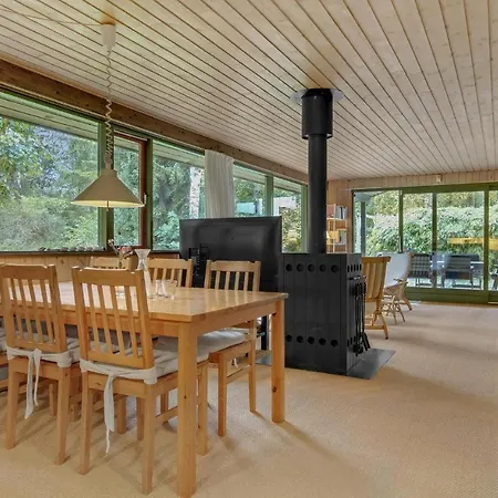3 Bedroom Cozy In Nykobing Sj Hébergement de vacances *